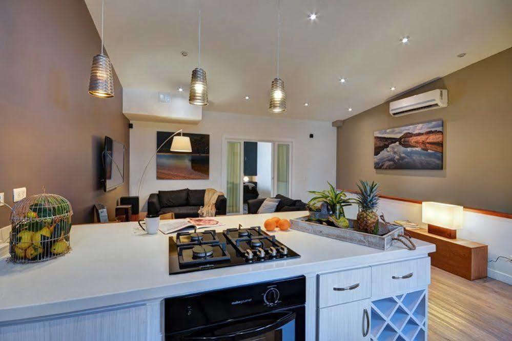 Oasis Suites 메딜린 외부 사진