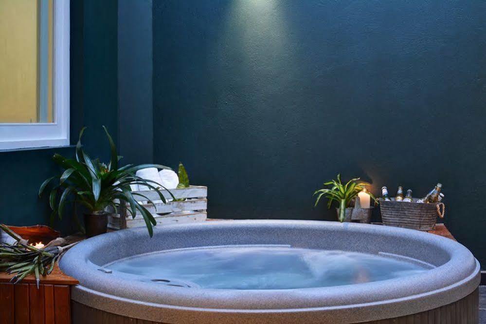 Oasis Suites 메딜린 외부 사진